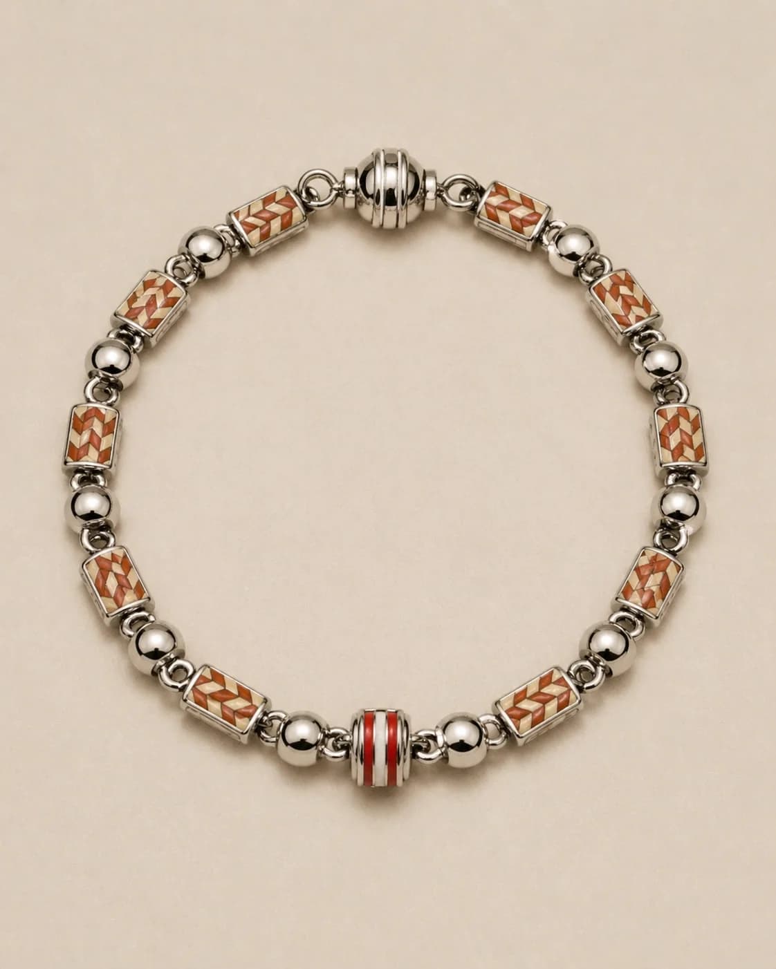 Bracelet with repeating mosaic links